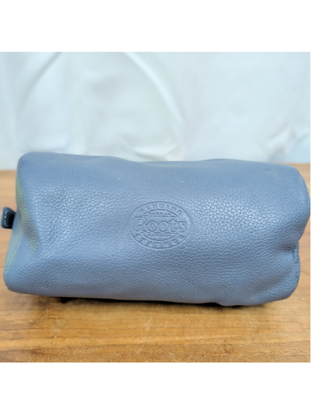 Roots Canadian Made Blue Leather Cosmetics Bag - Picture 2 of 9